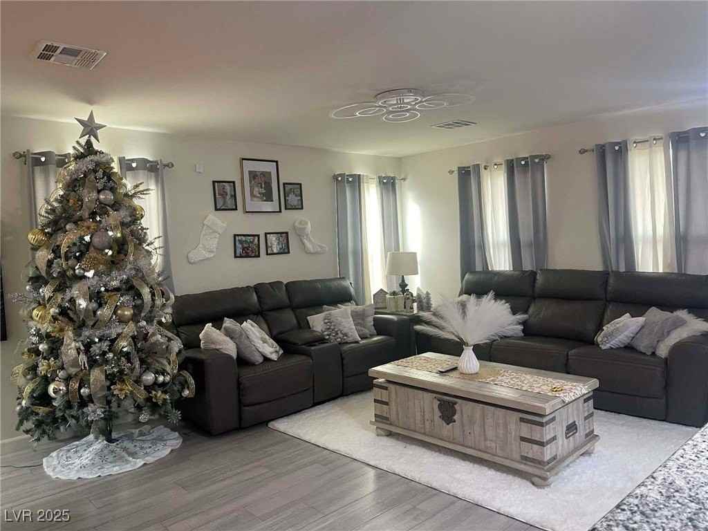 5045 Bloodhound St - Photo 4 of 31