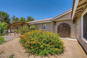 featured image of 5945 N El Capitan Way