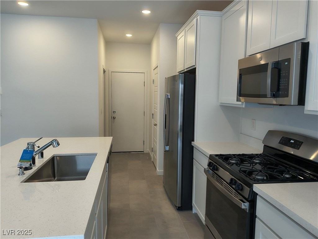 348 Great Ocean Ave - Photo 5 of 31