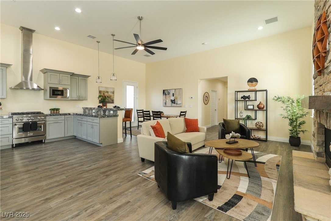 1409 Denver St - Photo 6 of 13