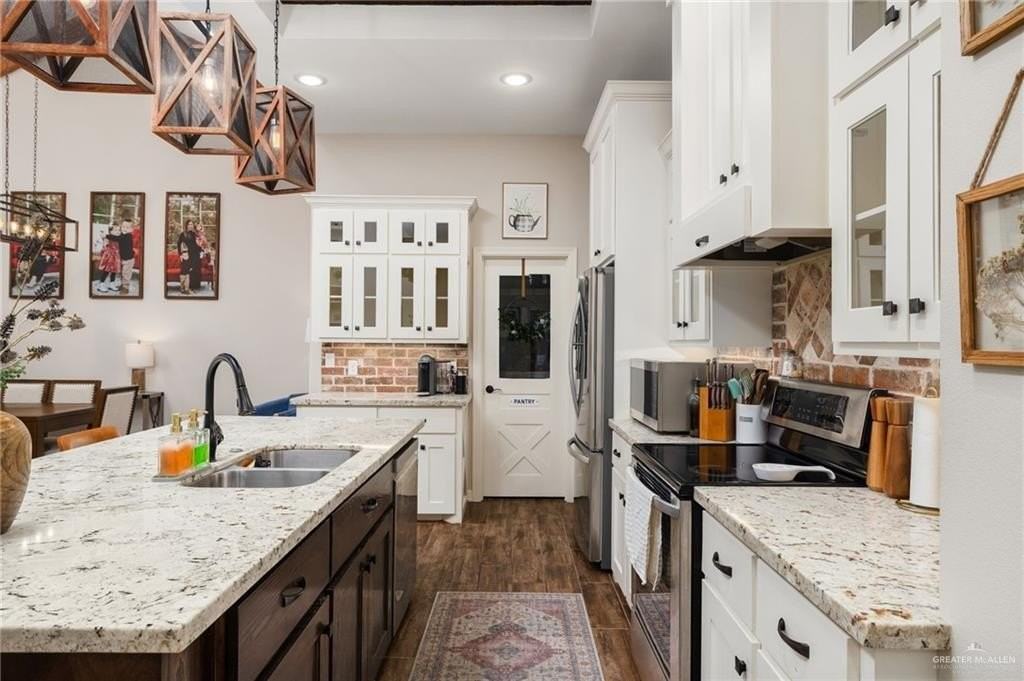 2611 Windsor St - Photo 7 of 18