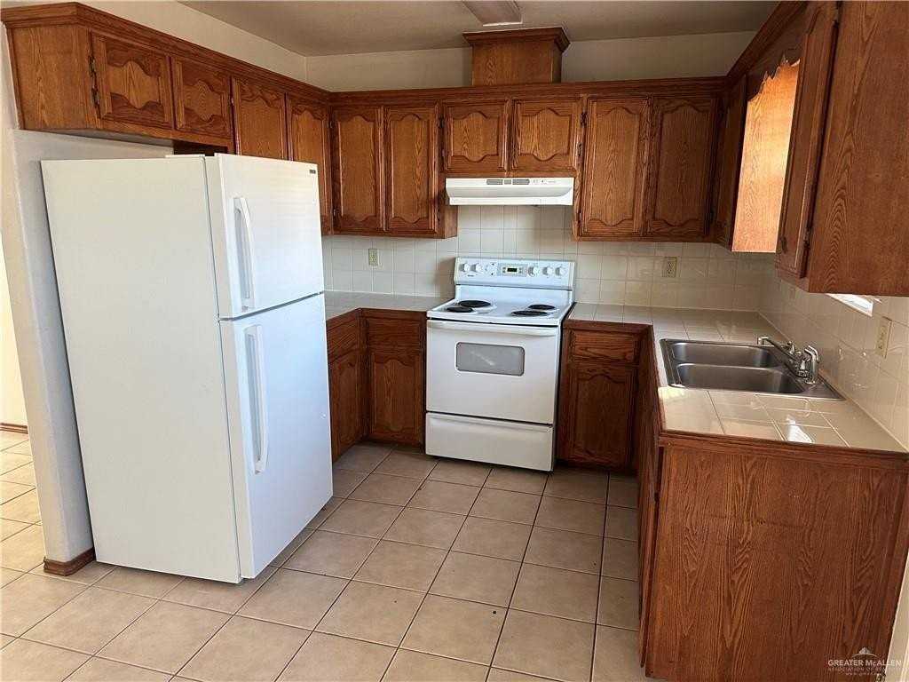 1307 N Sal St - Photo 3 of 17