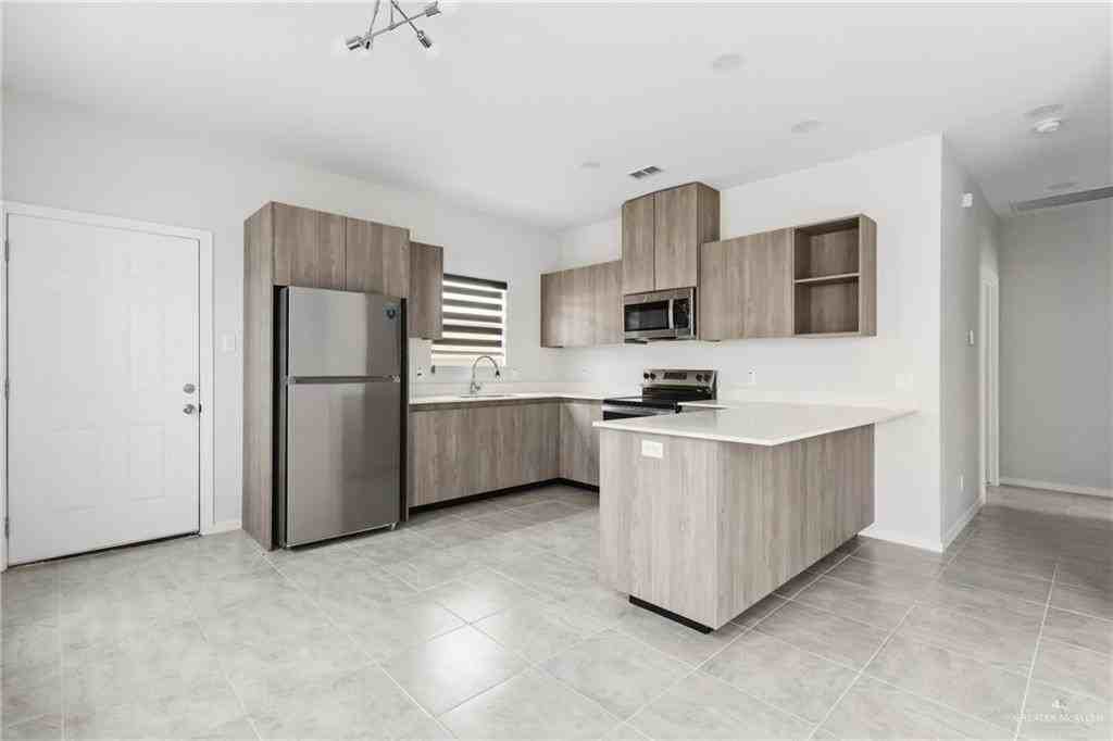 402 N Alexandrite Ave #1 - Photo 2 of 10