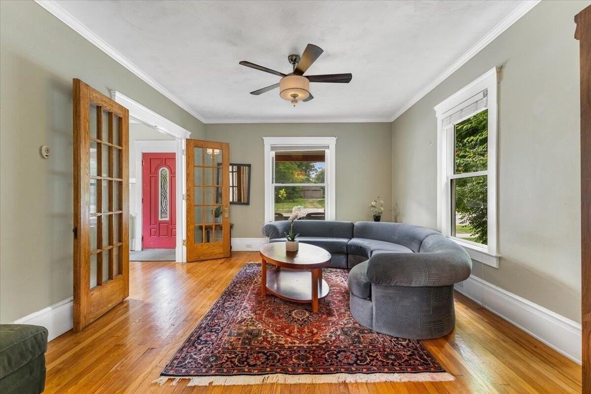 910 W Huron St - Photo 2 of 32