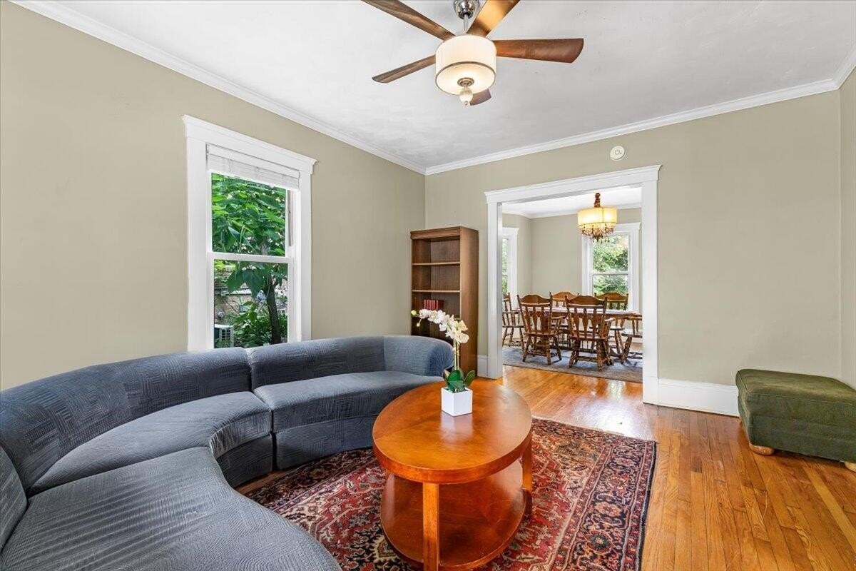 910 W Huron St - Photo 4 of 32