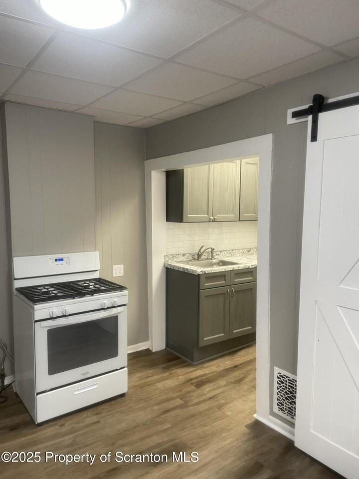 2303 Boulevard Avenue - Photo 3 of 14