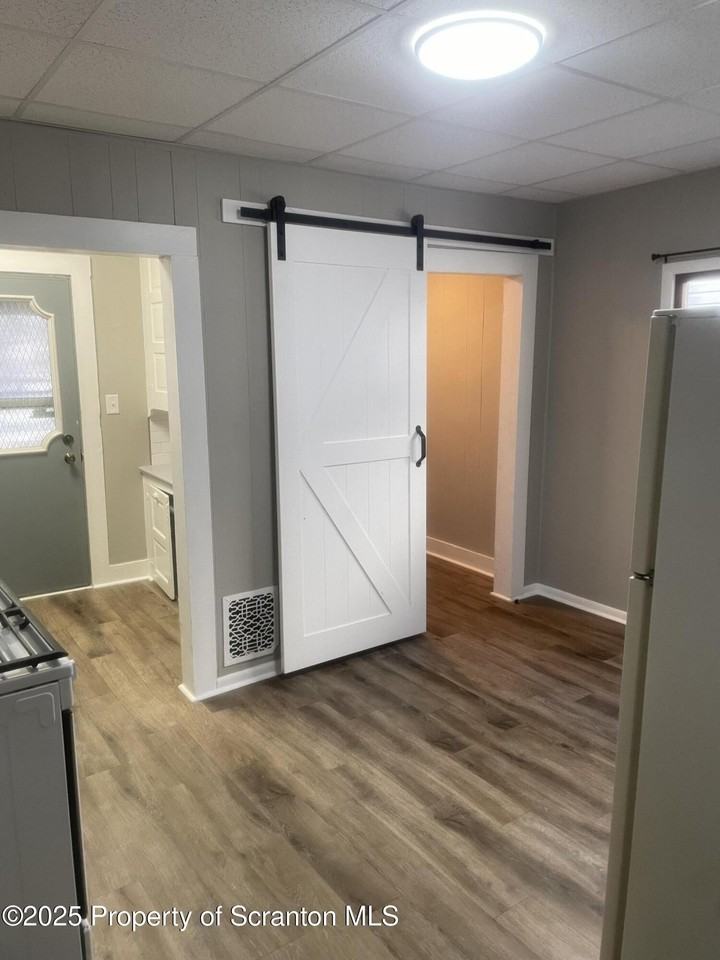 2303 Boulevard Avenue - Photo 4 of 14