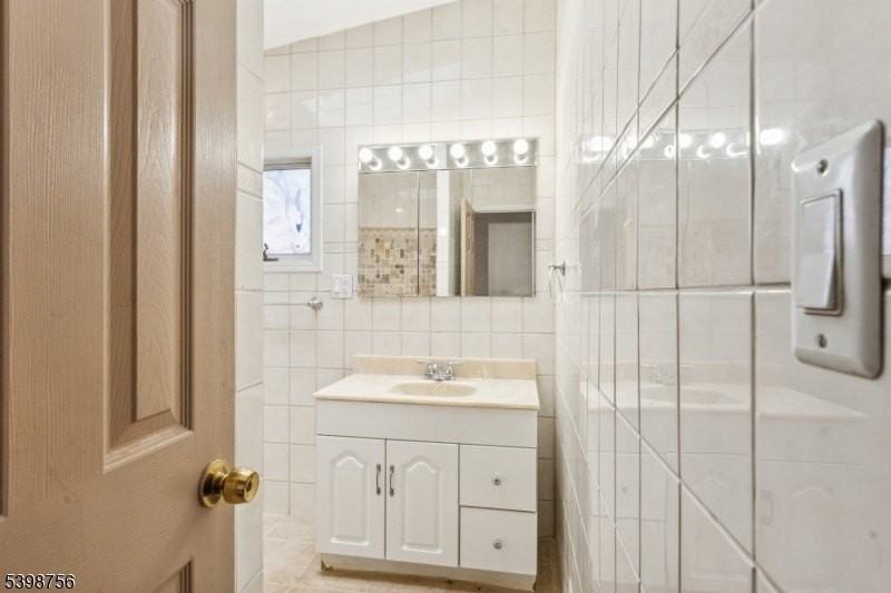 374 Boyden Ave #3 - Photo 7 of 17