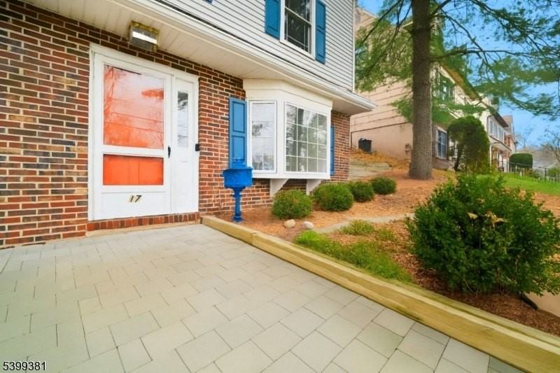 17 Edison Dr - Photo 4 of 40