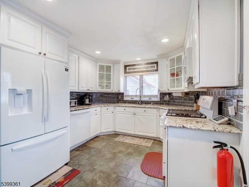 2 Papakating Rd - Photo 2 of 28