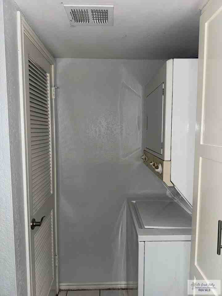 806 Continental Dr #5 - Photo 7 of 8