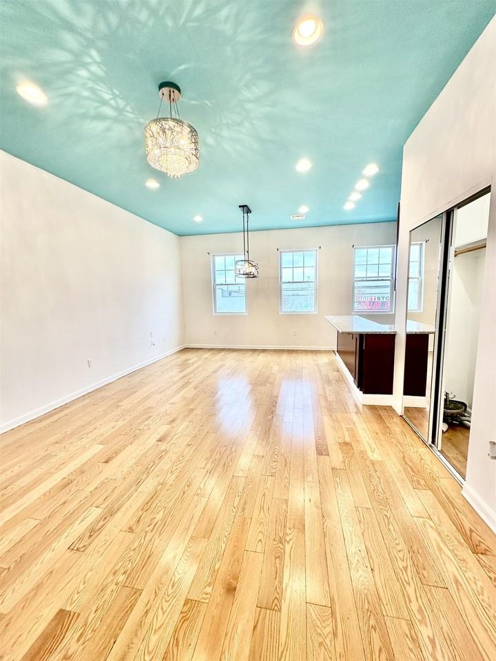 606 Kennedy Blvd #1 - Photo 4 of 14