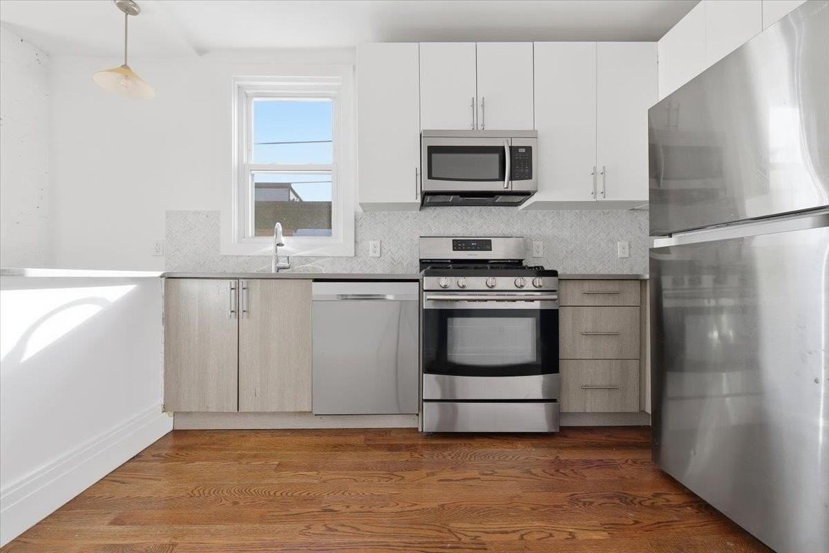 76 Bowers St #3 - Photo 2 of 22