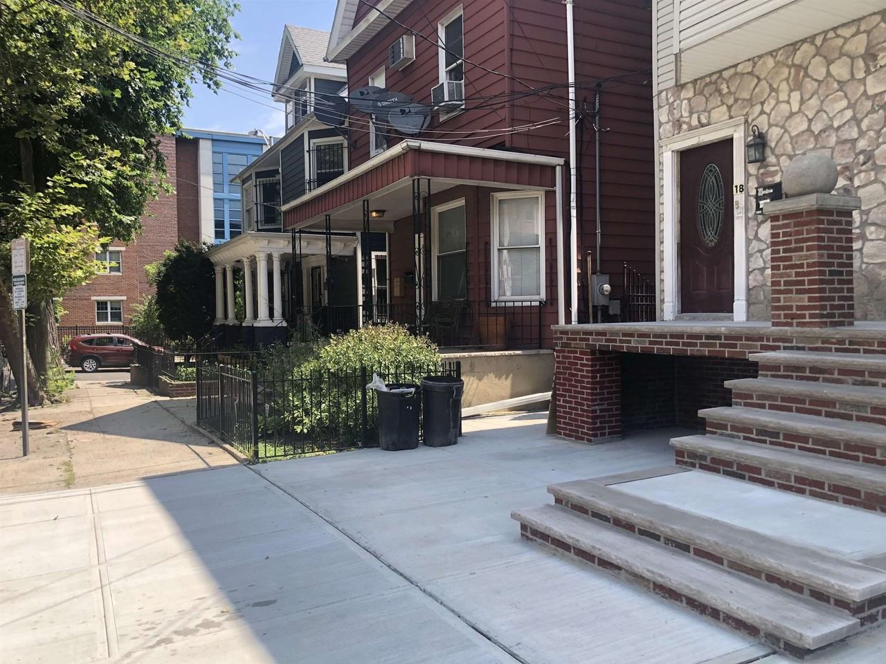 18 Britton St - Photo 3 of 20