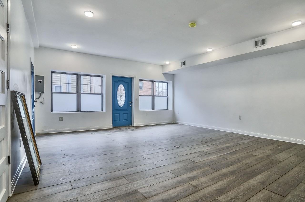 9017 Riverside Pl - Photo 4 of 26