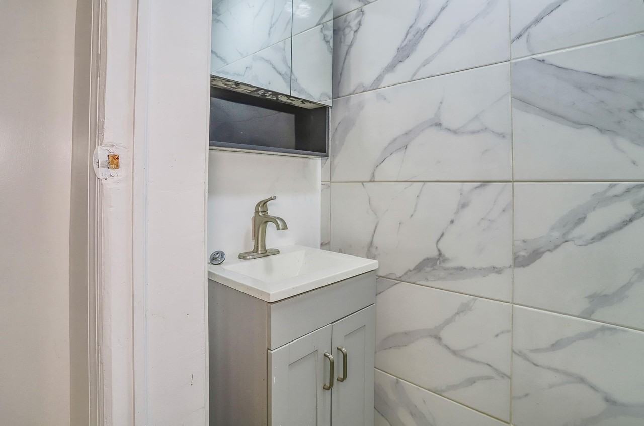 9017 Riverside Pl - Photo 5 of 26