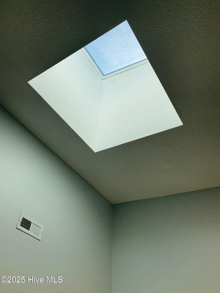 4142 Breezewood Dr Apt 201 #201 - Photo 7 of 17