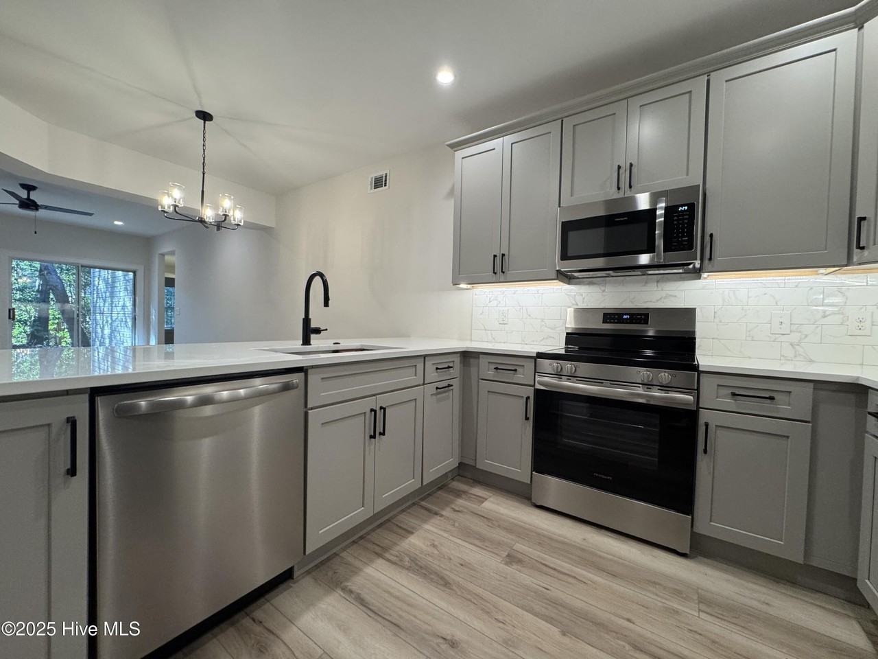 717 Bragg Dr Apt D #D - Photo 5 of 22