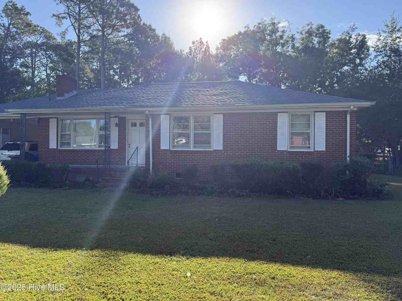 1103 Cedar Ln - Photo 2 of 5