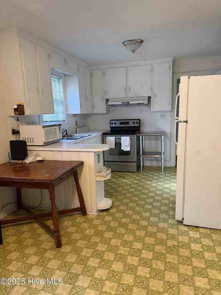 1103 Cedar Ln - Photo 4 of 5