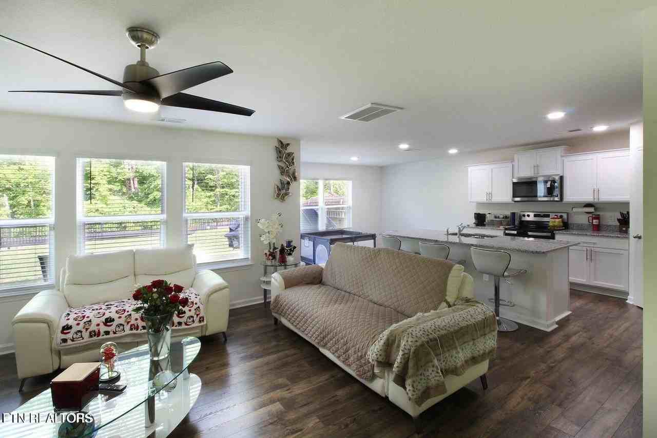 9428 Avian Forest Ln - Photo 4 of 29