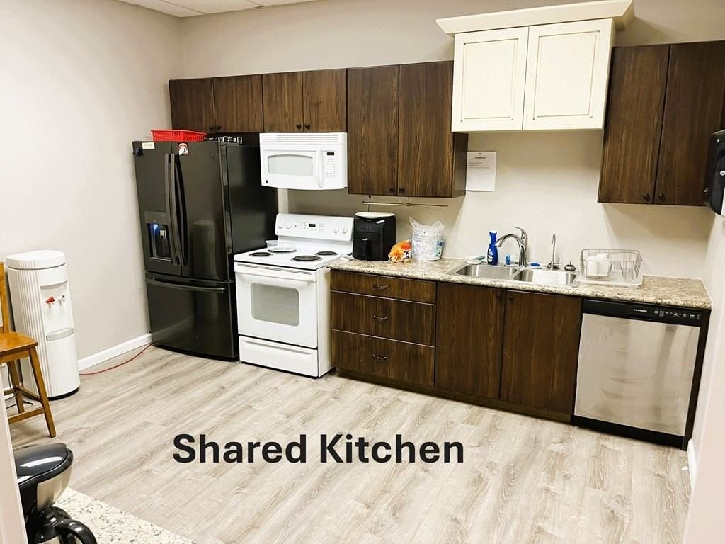 228 Washington St - Photo 7 of 13