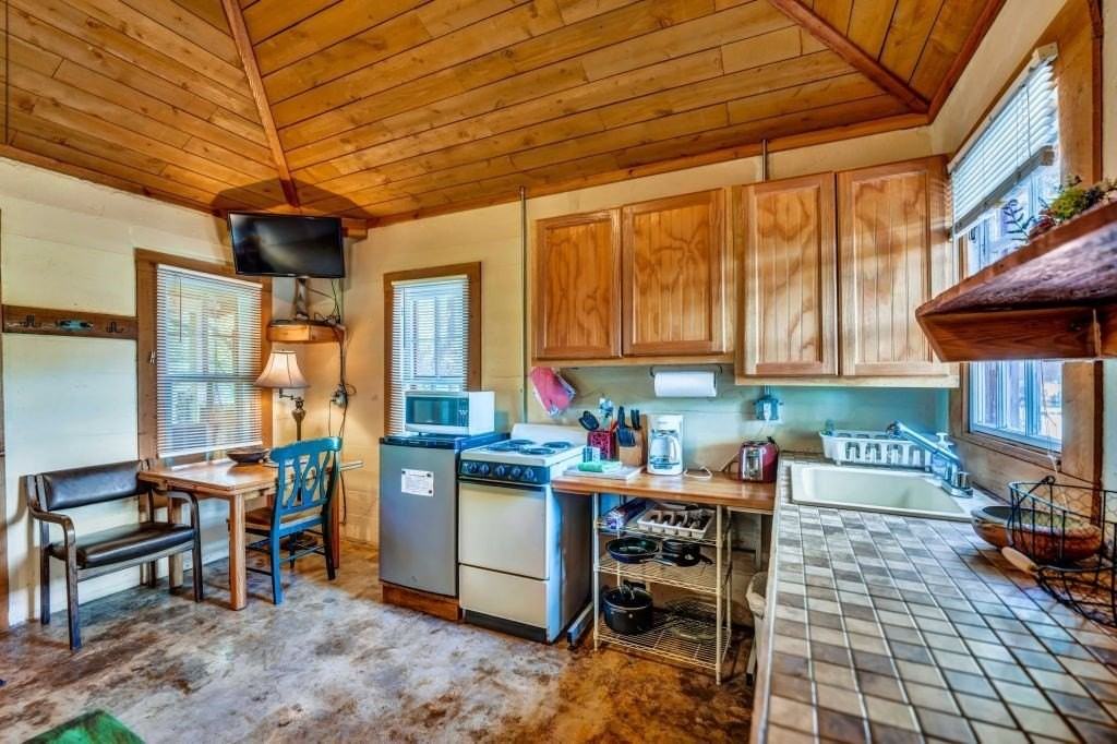 1086 Ingram Loop - Photo 4 of 17