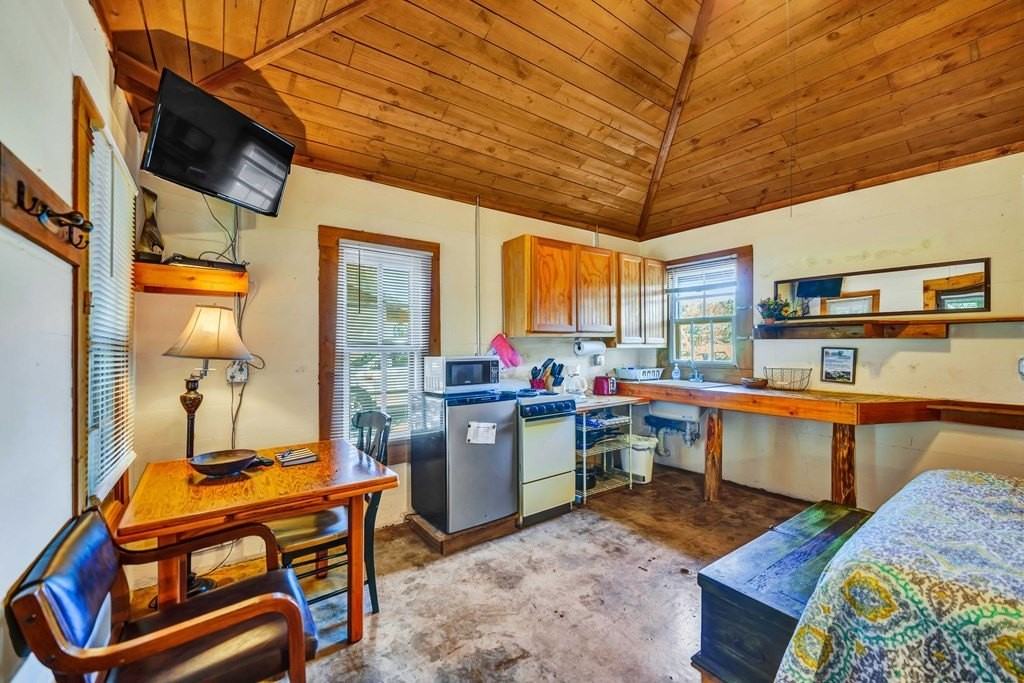 1086 Ingram Loop - Photo 6 of 17