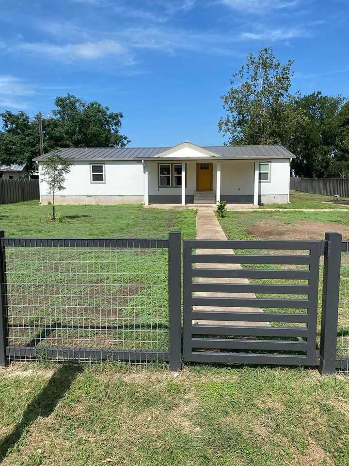 136 Marie Dr - Photo 2 of 14