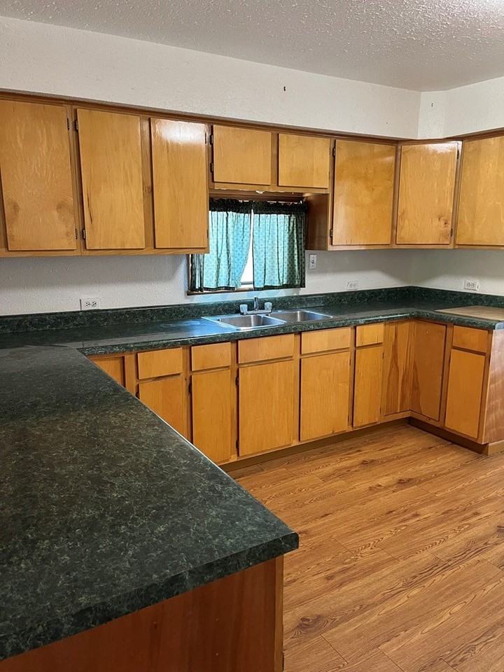 303B 1st St - Photo 4 of 11