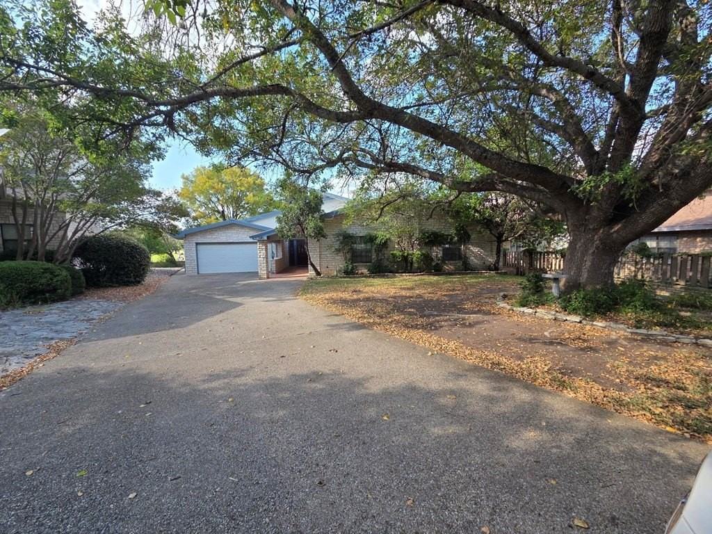 2212 Rock Creek Dr - Photo 2 of 36