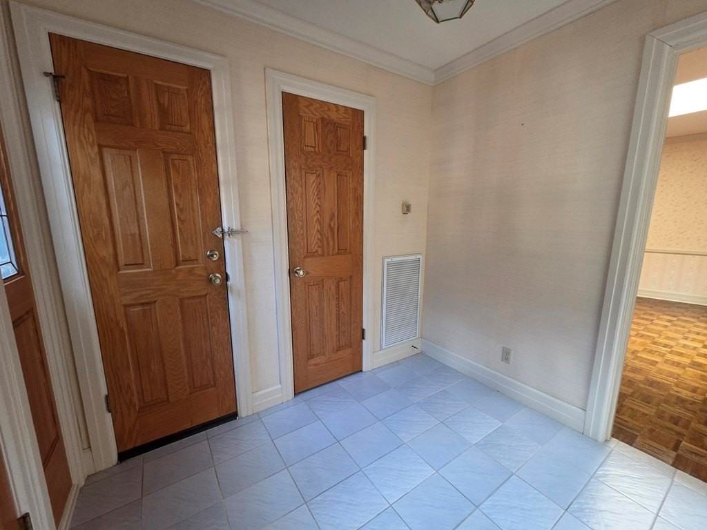 2212 Rock Creek Dr - Photo 3 of 36