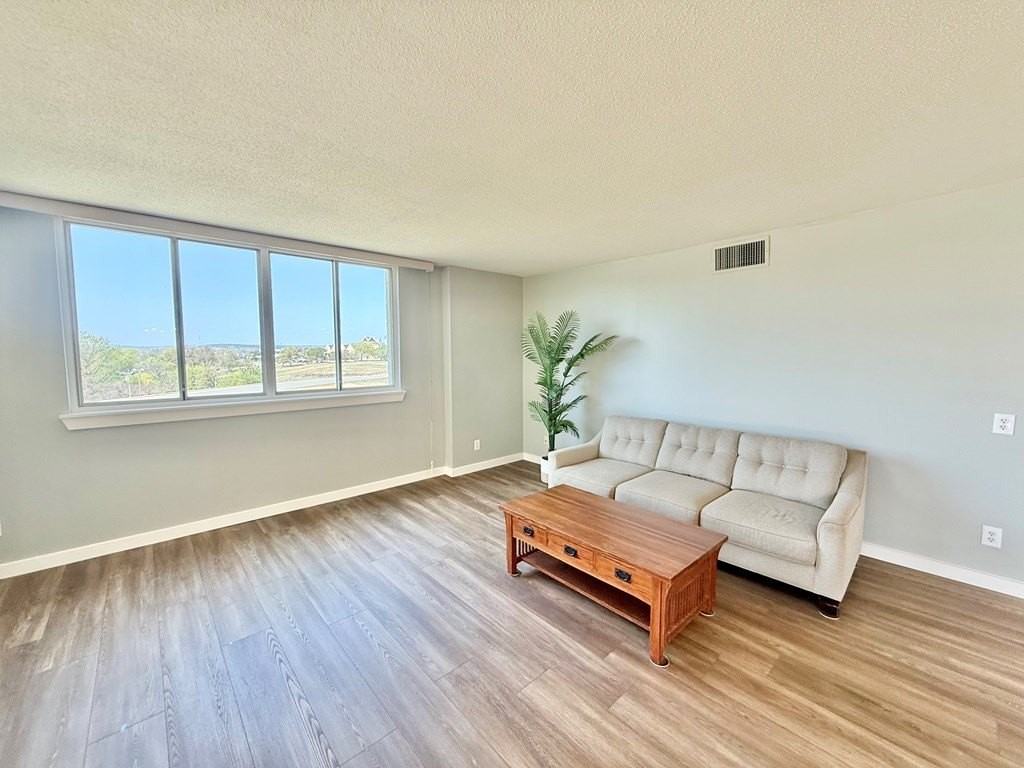 1012 Kerrville Way - Photo 7 of 23