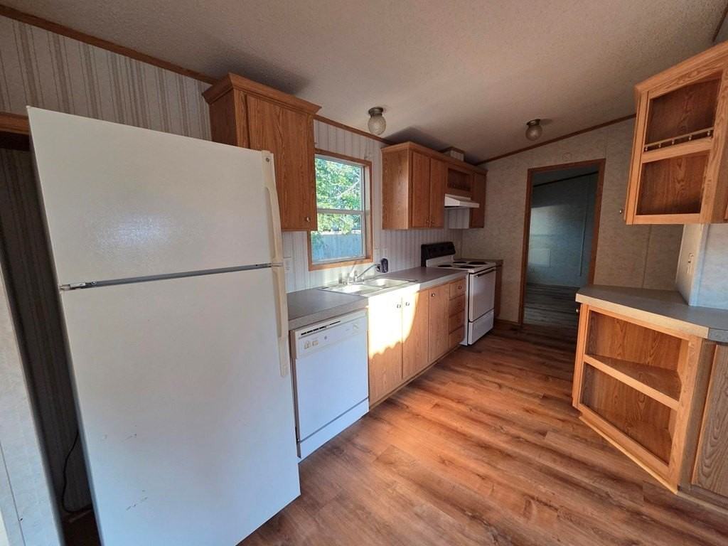 167 167 #2 Beaumont St - Photo 7 of 17