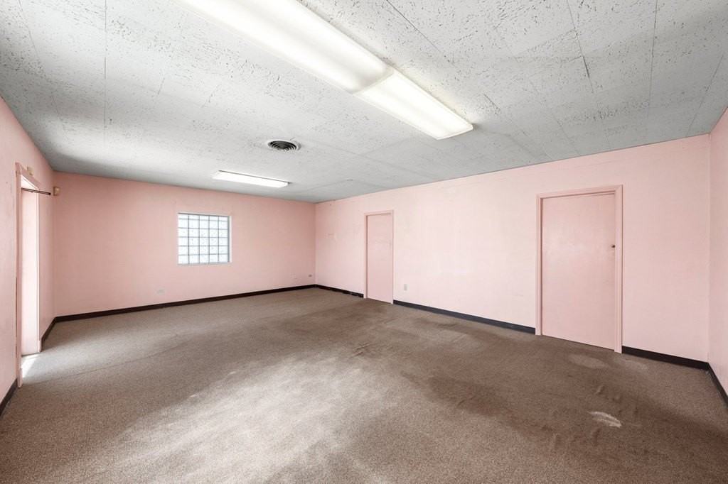 250 West Main Street - Photo 5 of 12