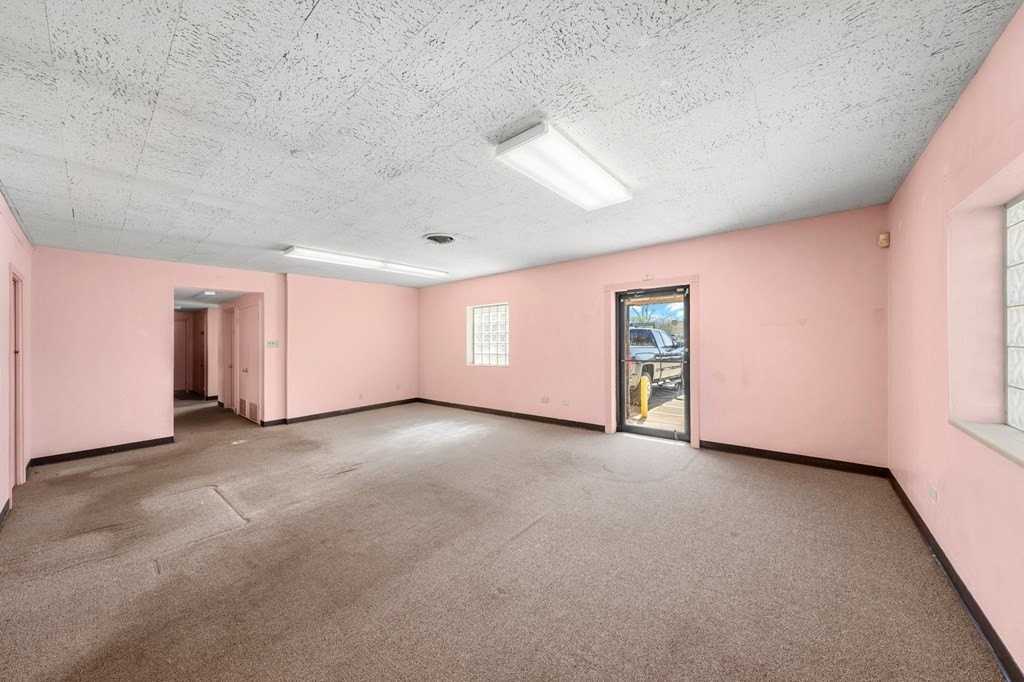 250 West Main Street - Photo 6 of 12