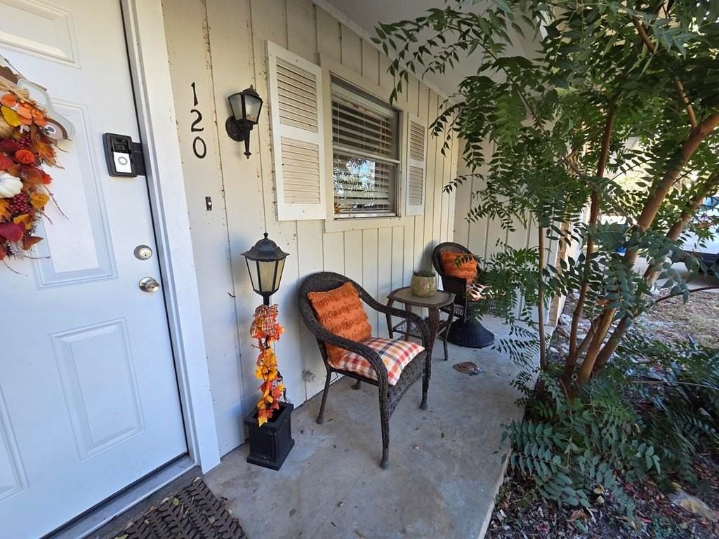 120 Cynthia Dr - Photo 2 of 20