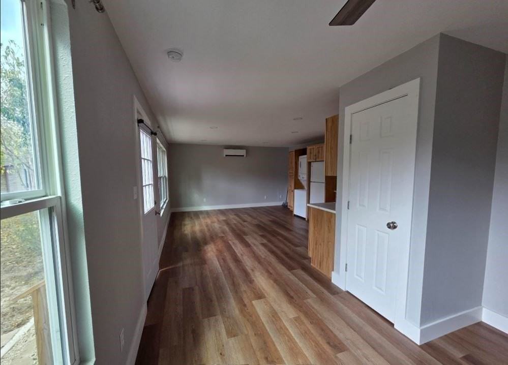 505 East Ln - Photo 3 of 10