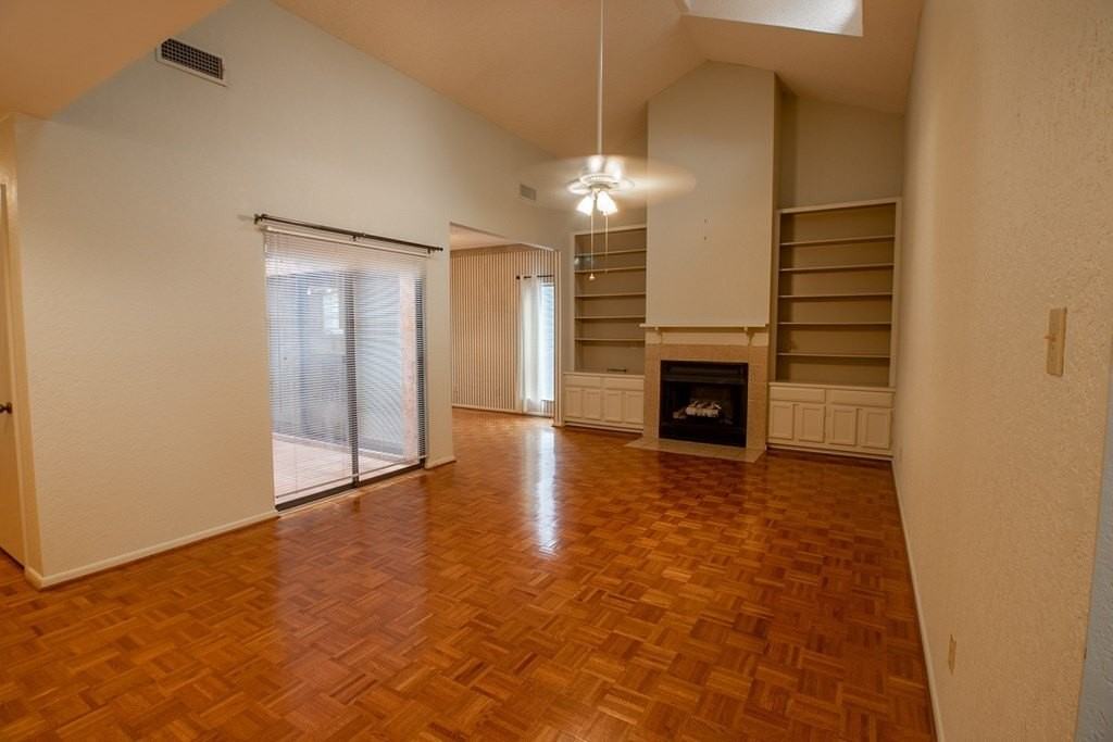 1127 Lois Street North - Photo 4 of 23