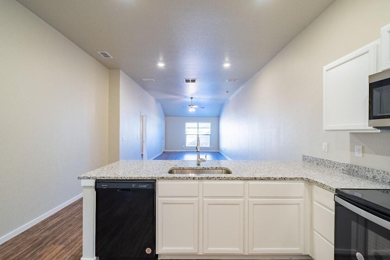 9706 Saratoga Ave - Photo 3 of 11