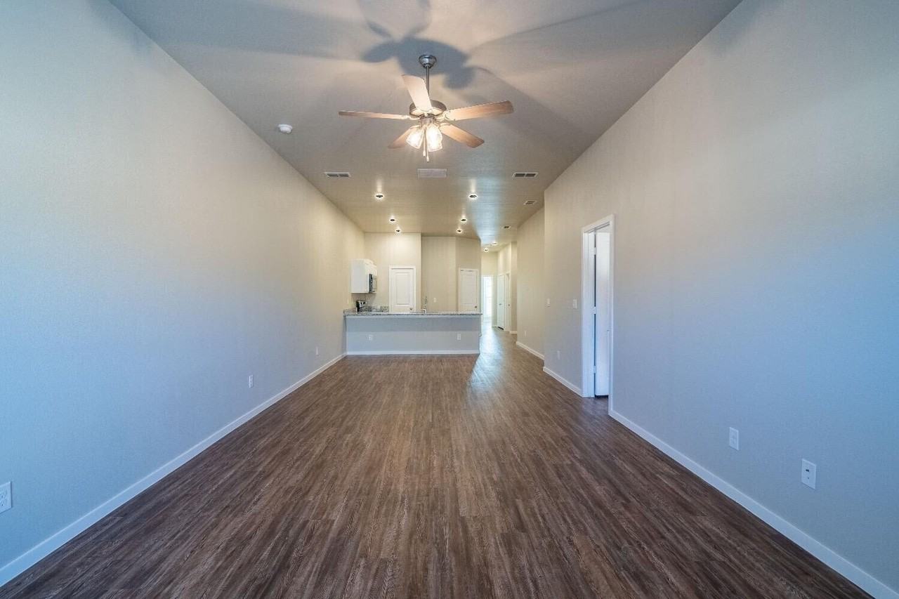 9706 Saratoga Ave - Photo 4 of 11