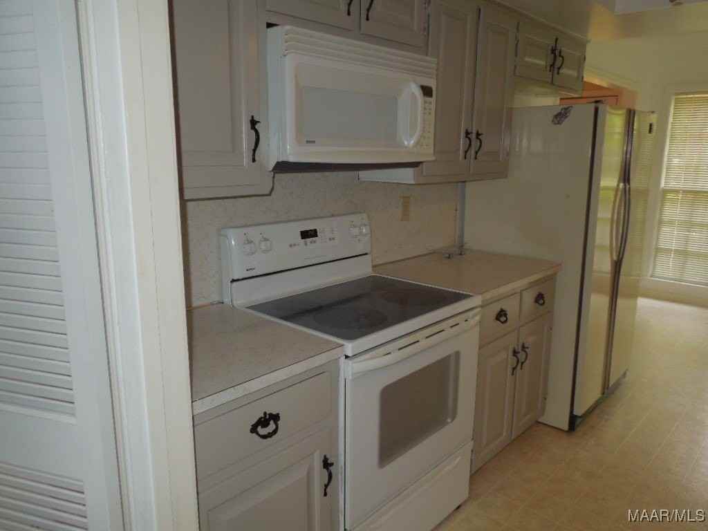 2169 Edinburgh Dr - Photo 4 of 13