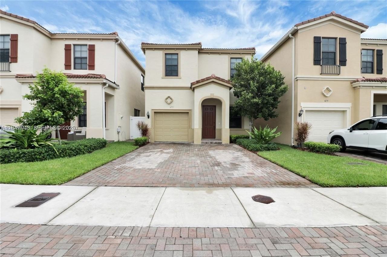 673 Ne 191st St - Photo 2 of 25