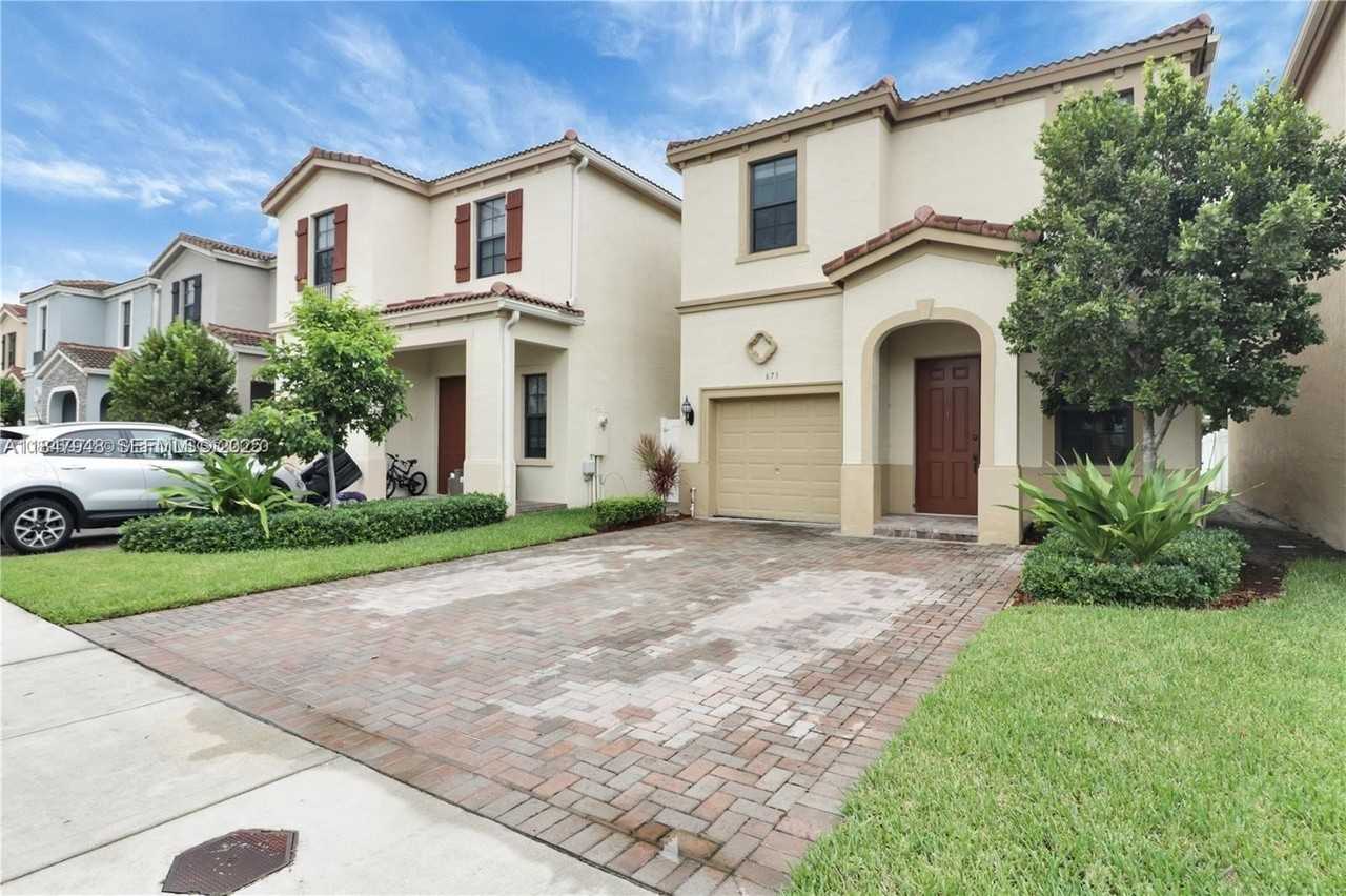 673 Ne 191st St - Photo 3 of 25