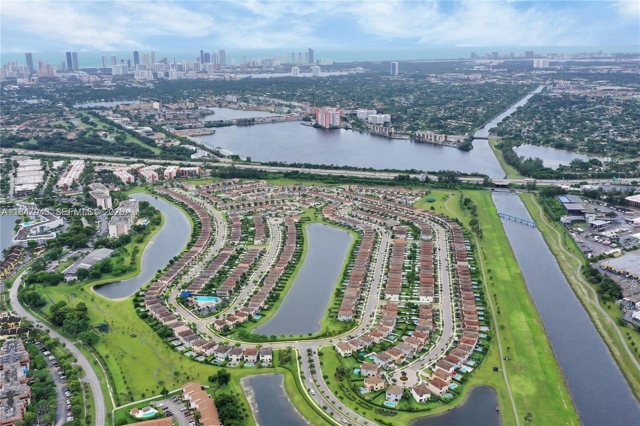 673 Ne 191st St - Photo 5 of 25