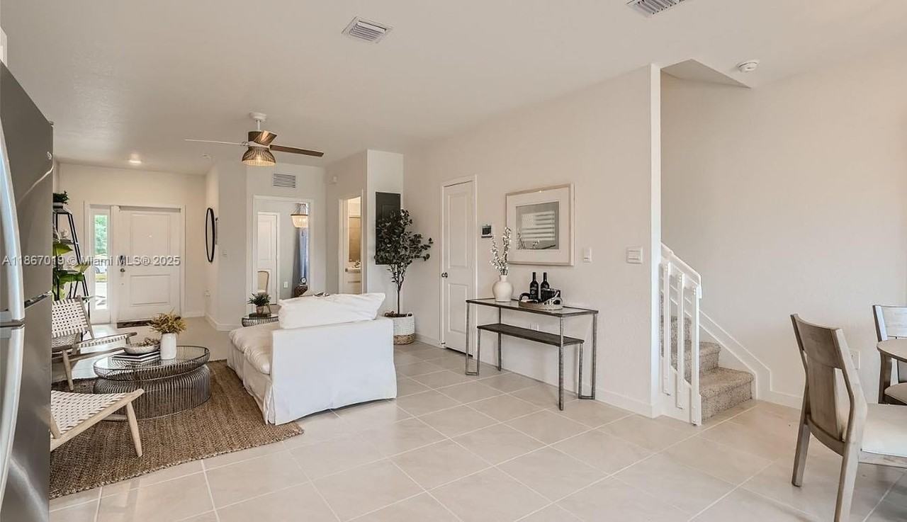 413 Ne 1st Dr #413 - Photo 3 of 20