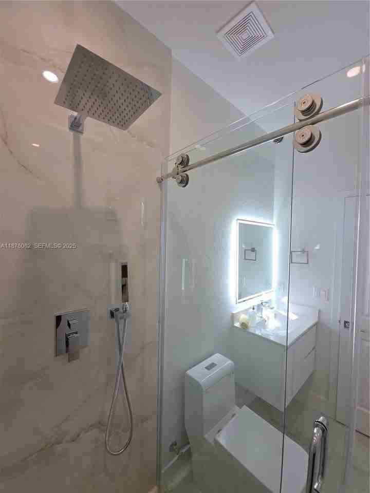 1313 Northwest 6th Avenue - Photo 7 of 19