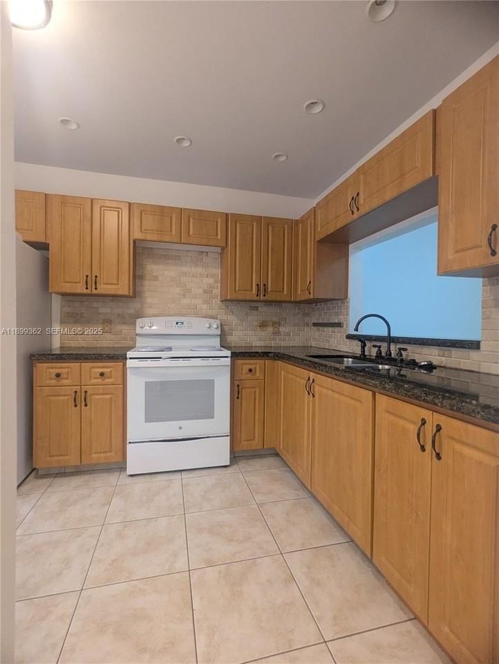 448 Lakeview Dr #2 - Photo 3 of 17