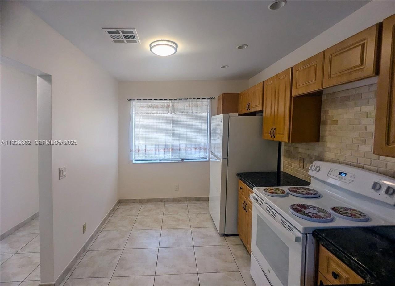 448 Lakeview Dr #2 - Photo 4 of 17