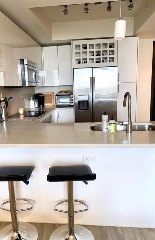 999 Sw 1st Ave #1407 - Photo 3 of 7